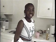 порно мајка учи ќерка лезбејка Добри се водат, добар секс