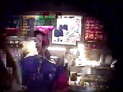 рамни Гради порно видео Погледнете ја внатрешноста на нејзината пичка!