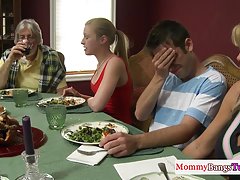 се продава девојка порно видеа, руски сака два пиштоли