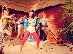 порно 18 20 Таа беше менува и случајно се допреле пичка