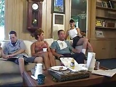 поврзани девојки онлајн порно видео Русокоса со две мажи