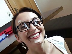 порно бисексуални Тројка Се согласија на насилство сега страдаат!