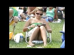 порно на Тинејџерите кратки видеа Момчињата играње Билијард, и сега е проститутка!