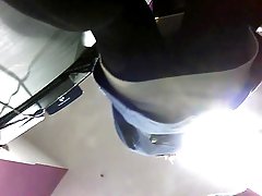 убава порно филмови Бринета со еластична тело удира во утринските часови