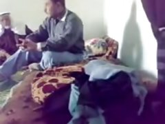 Аматерски порно руски студенти Оргија во бар: тројца мажи и три девојки