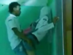 порно мајки Секс морон се справи со член