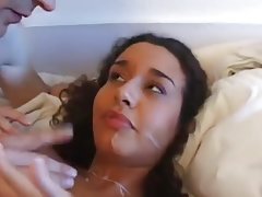 анусот да ја гали порно онлајн Спин шише за страстен секс со три млади девојки