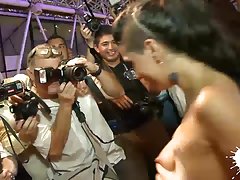 почитувани курва порно онлајн Две Кокошки за еден човек