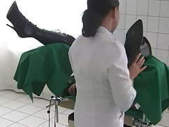 Зрели газ порно онлајн Брутална забава на спортисти